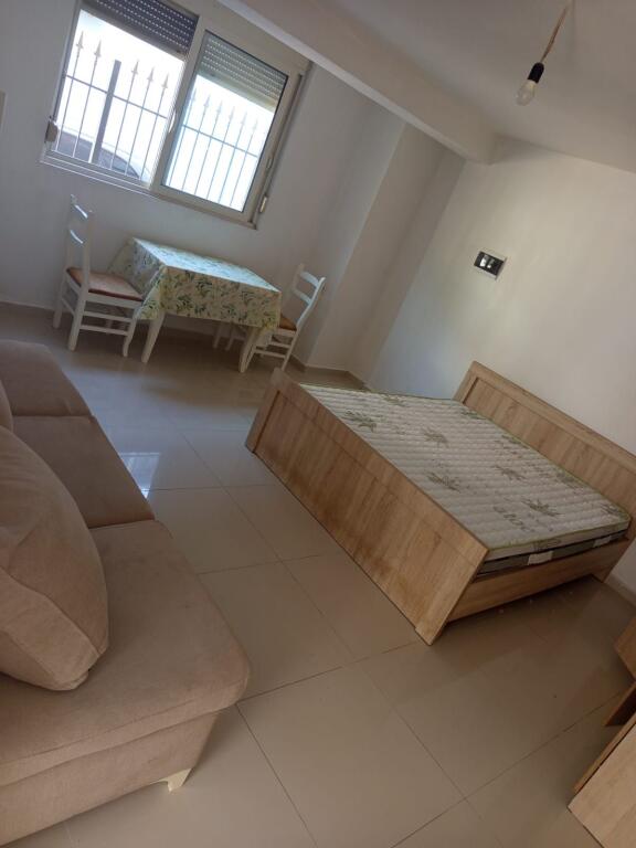 GARSIONERE 25000 LEKE.RRUGA 5 MAJI,PRANE BLACK STONE LOUNGE