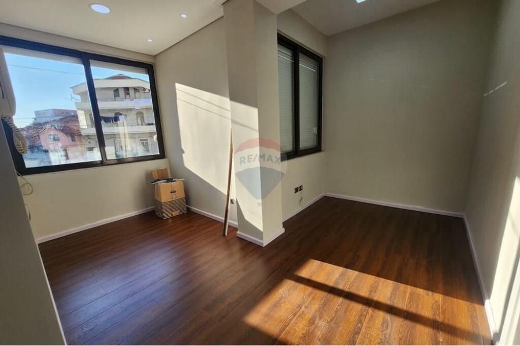 Ambient zyrash per qira te Ish Tregu Elektrik!