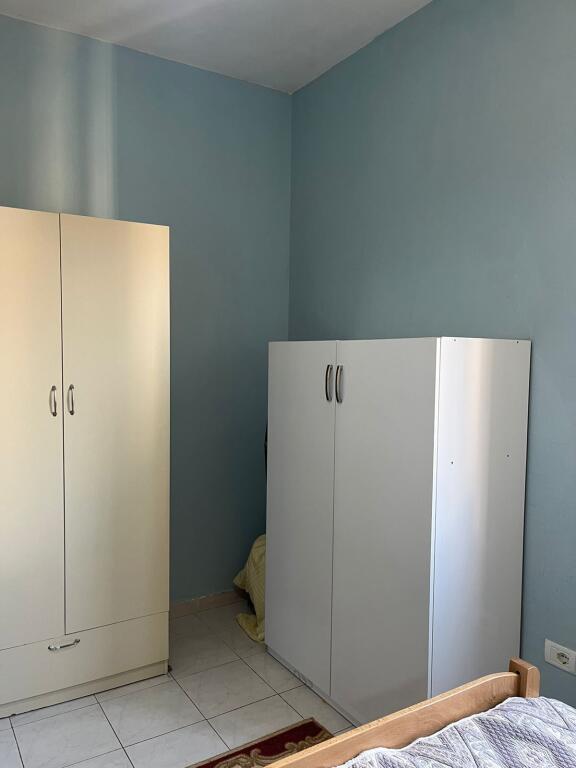 Jepet me qira apartament 2+1 me kuzhine ne vete, Zona Ali Demi