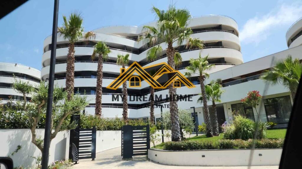 Shitet apartament 2+1+2 te Rezidenca White Hill, Currila.