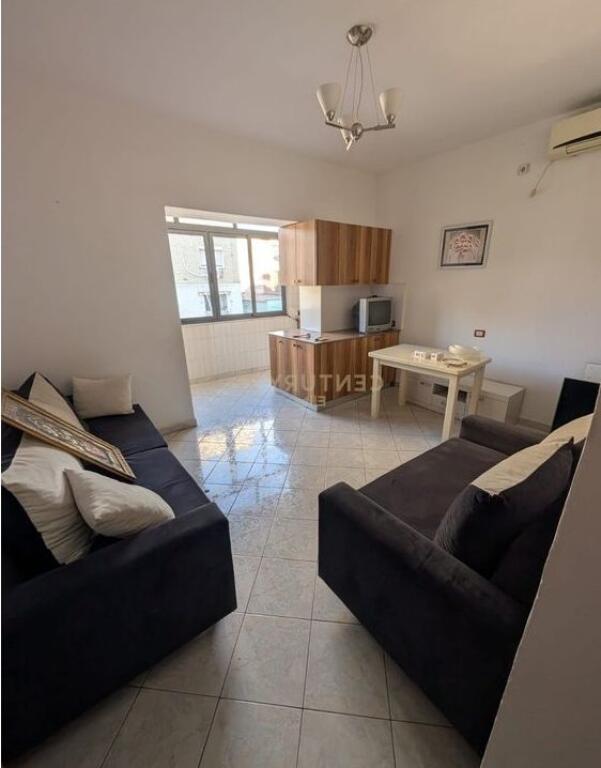APARTAMENT 2+1 ME QIRA NE KRYQEZIMIN E ALI DEMIT
