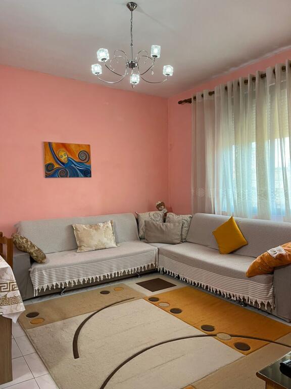 Jepet me qira apartament 2+1 me kuzhine ne vete, Zona Ali Demi