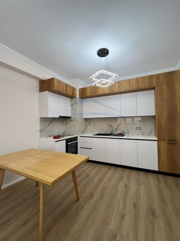 Qera, Apartament 2+1+Post Parkimi, Unaza e Re, Tiranë