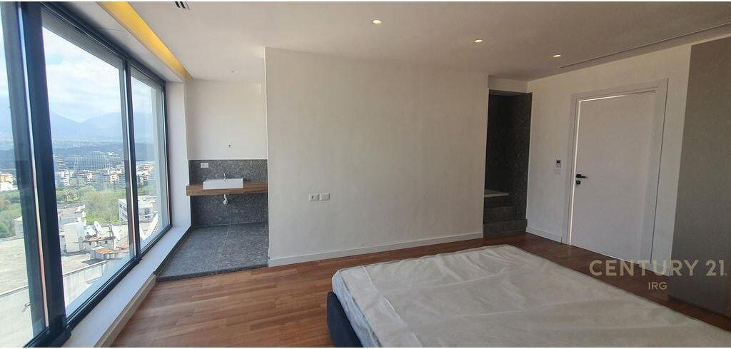 Shitet Vilë Ekskluzive me Pishinë – Rezidenca Kodra e Diellit 1