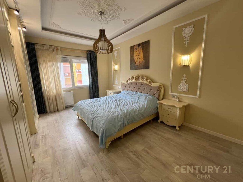 APARTAMENT PER SHITJE TE LIQENI I THATE 3+1+2 + 2 POSTE PARKIMI