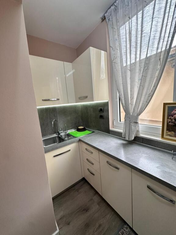 Apartament 2+1 me qera tek Komuna Parisit, 700 Euro