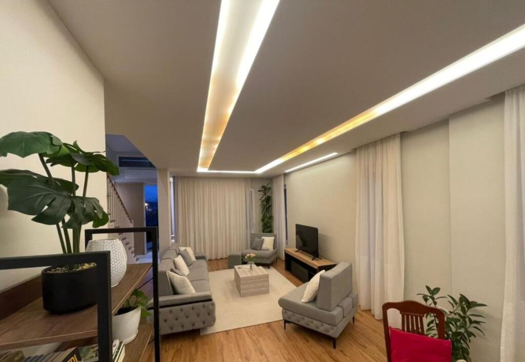 🌟 Jepet me Qira – Vilë e Mobiluar me Oborr në Prush, Tirane