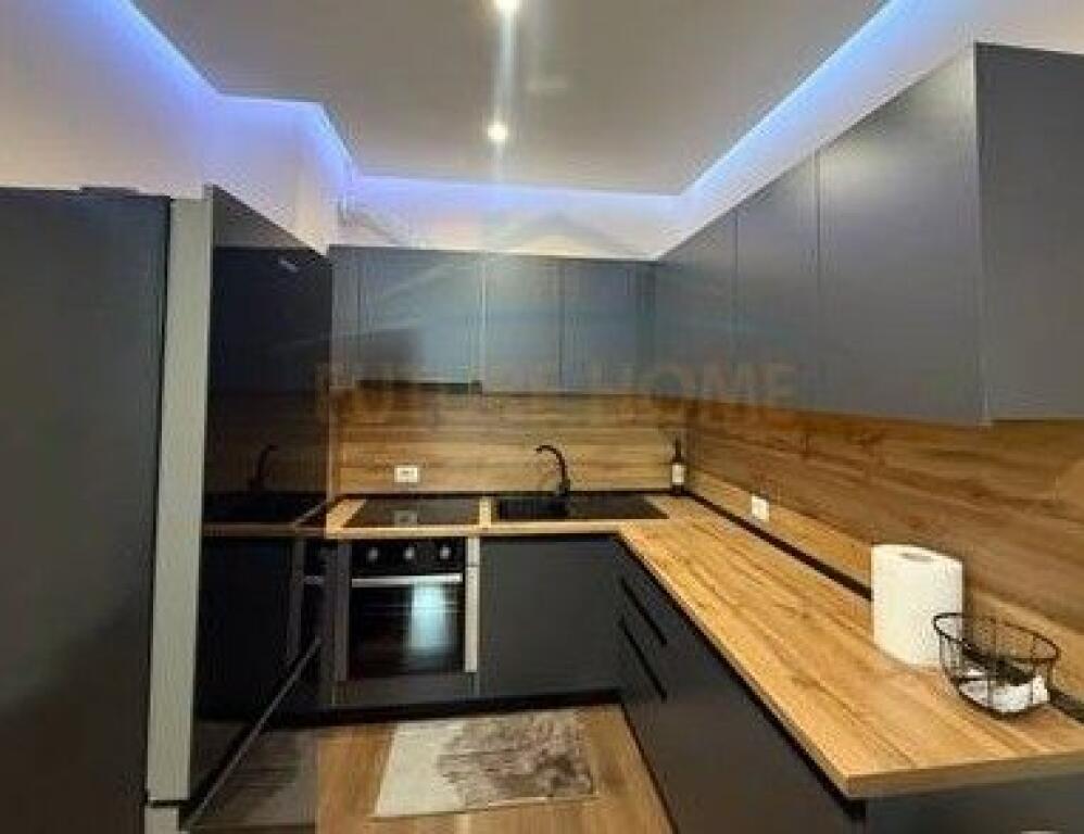 Qera, Apartament 2+1+2+Verande, Rruga e Dibres, Tirane