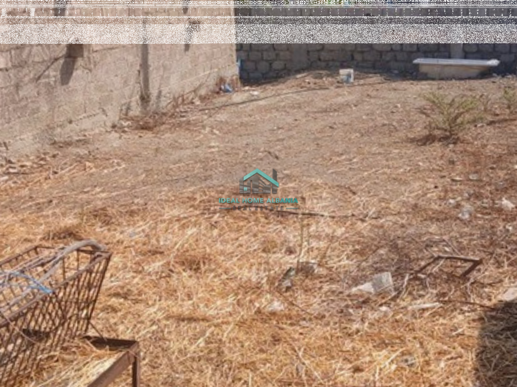 Truall në shitje – Pranë Nartës (rruga për Zvërnec)