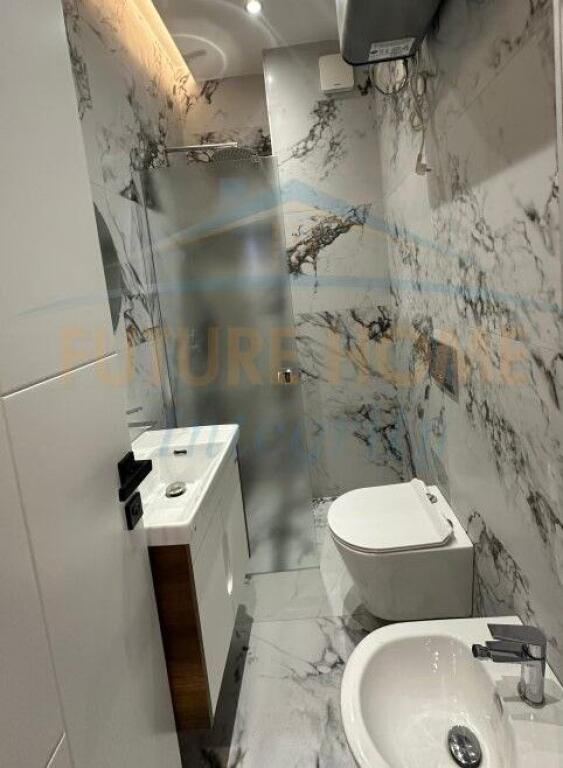 Qera, Apartament 3+1+2+Post Parkimi, Ish Tregu Elektrik, Tiranë.