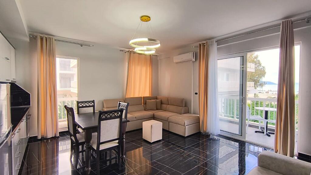 Apartament modern buzë detit pranë Vlorës