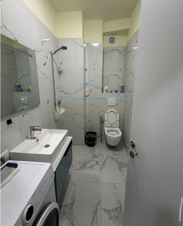 SHITET APARTAMENT 1+1+POST PARKIMI, RIZA CEROVA, PAZARI I RI