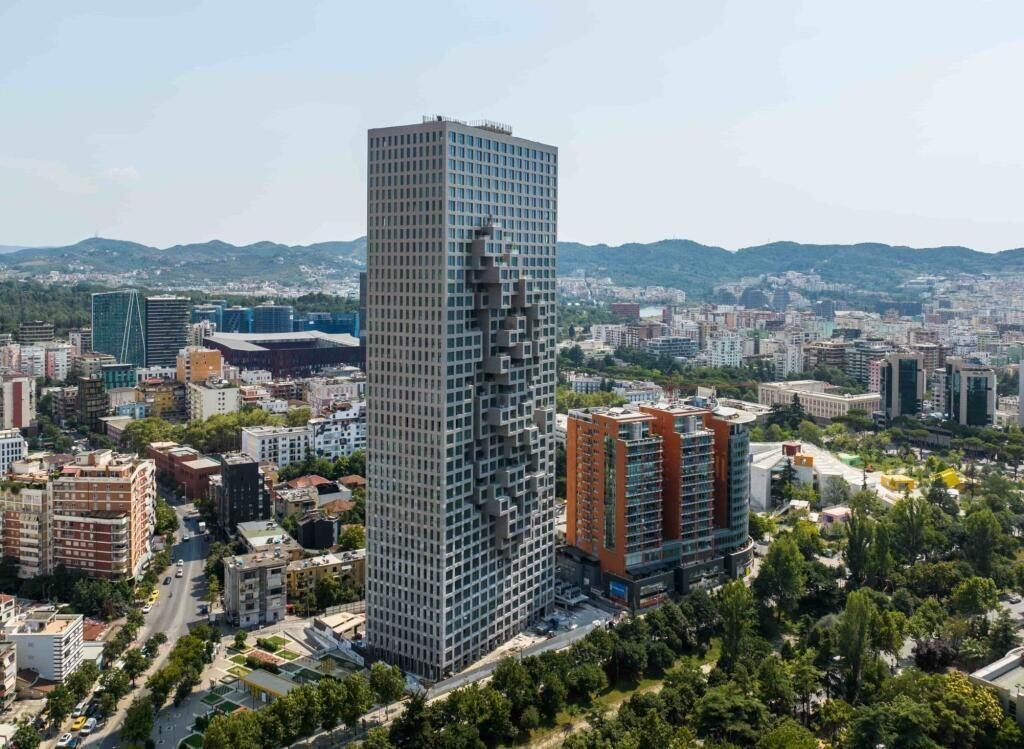 🌟 Jepet me Qira – Zyra/Studio Profesionale në Downtown (Rruga e Elbasanit)
