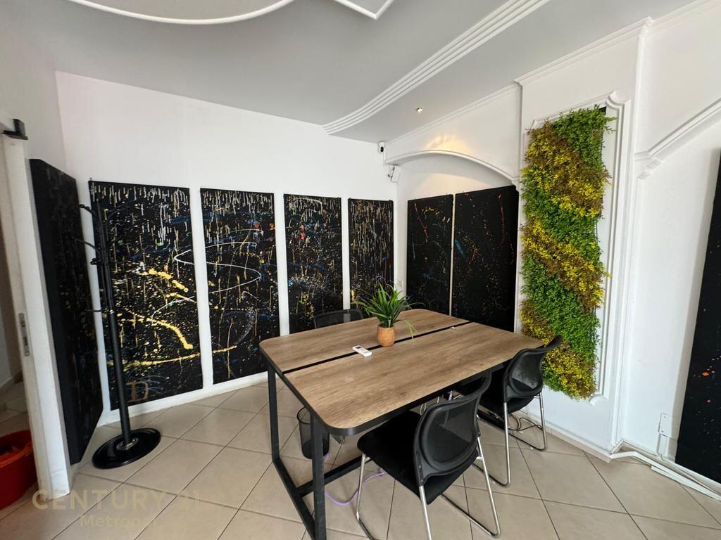 Zyrë me Qira – Rruga e Barrikadave