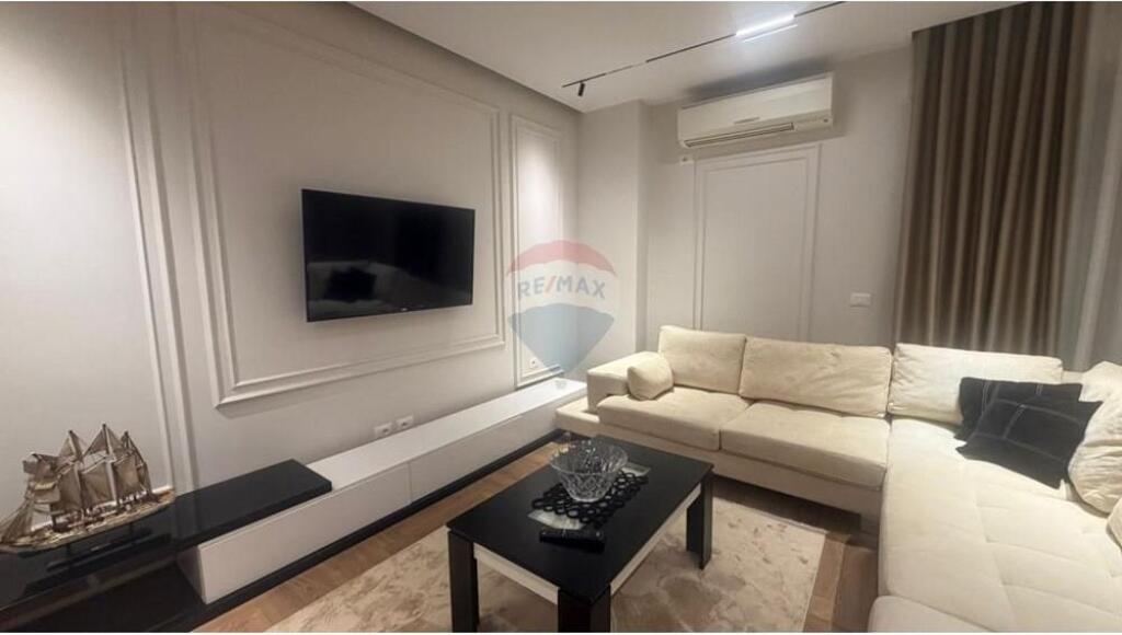 2+1+2 + GARAZH PËR QIRA Pazarit te Ri