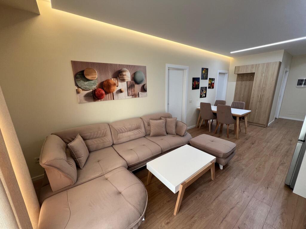 Appartamento 2+1, Mine Peza!