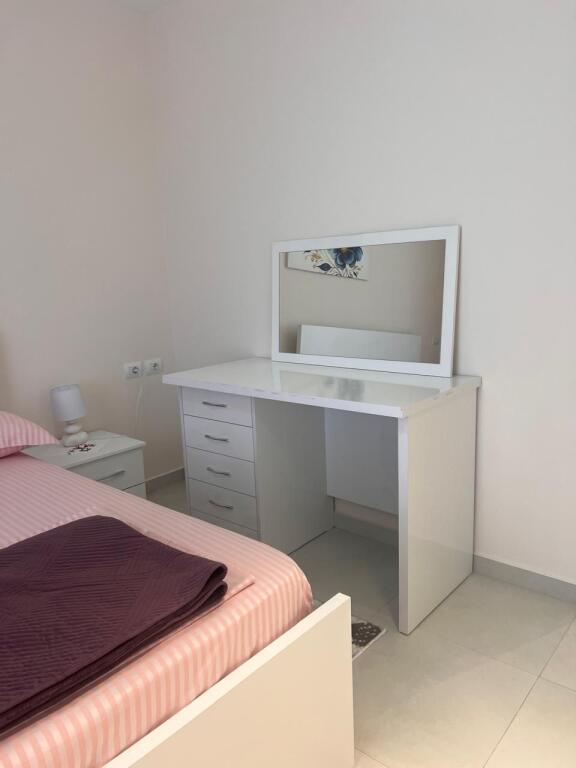 Jepet me qera 1+1 Durres, Prane Postes.