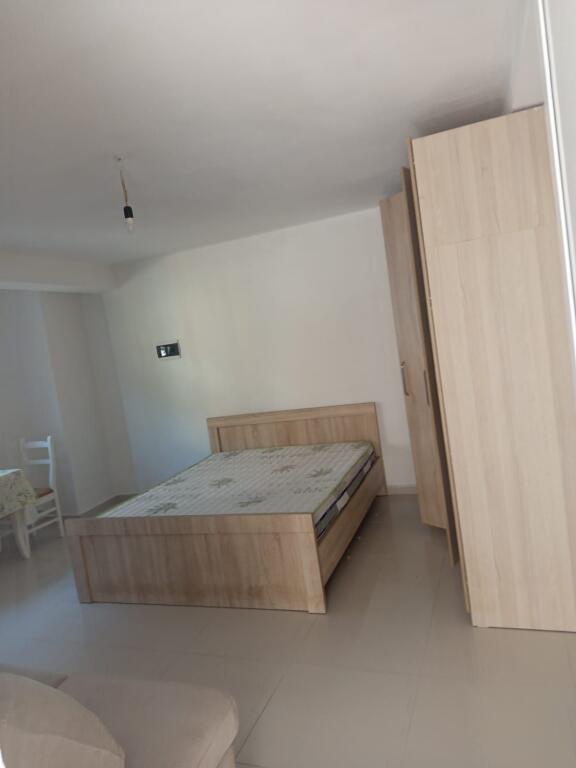 GARSIONERE 25000 LEKE.RRUGA 5 MAJI,PRANE BLACK STONE LOUNGE