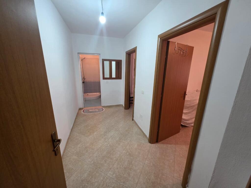 Shitet apartament 2+1 ne plazh