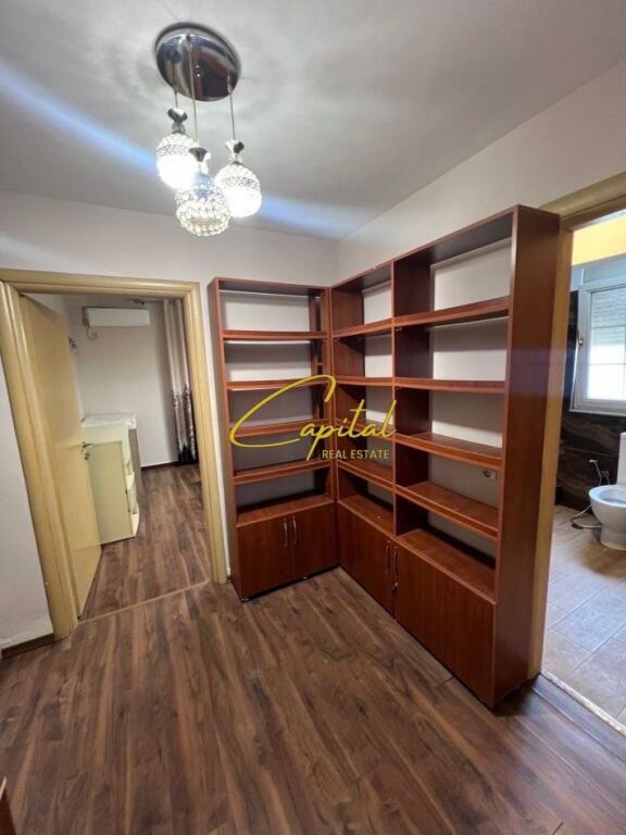 APARTAMENT ME QIRA 3+1+2 21 DHJETORI 60.000 LEKE