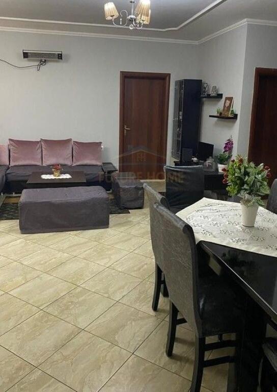 Shitet , Apartament 2+1 , Fresku , Tiranë.