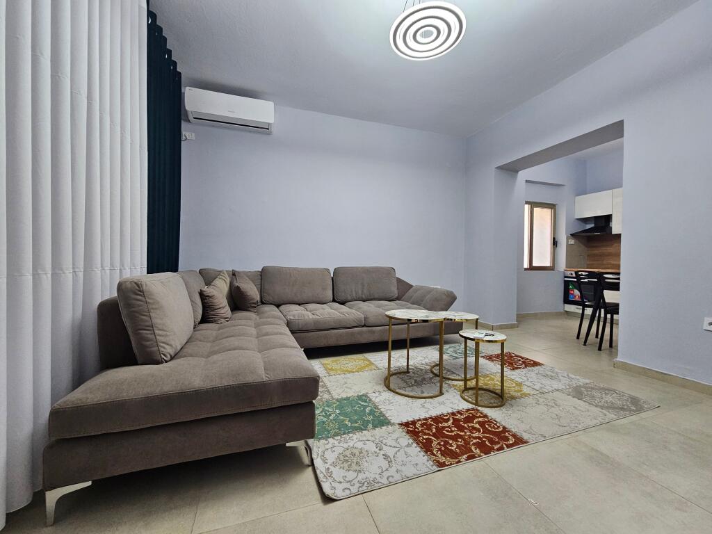 Apartament 1+1 tek Medreseja me post parkimi