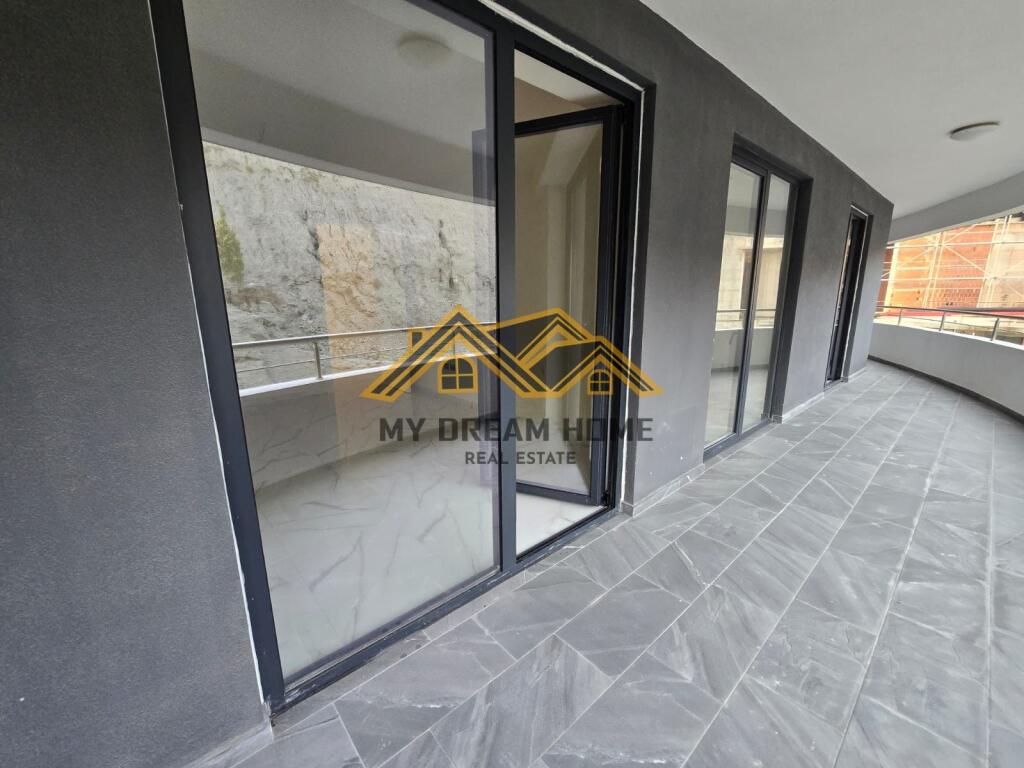 Shitet apartament 2+1+2 te Rezidenca White Hill, Currila.