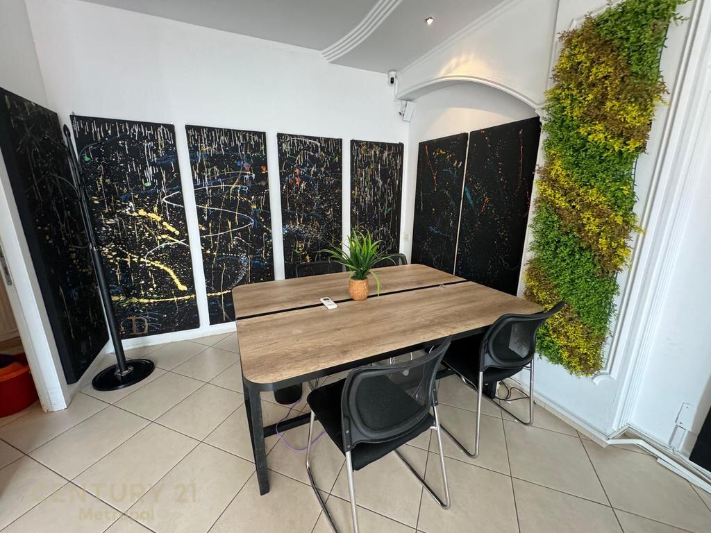 Zyrë me Qira – Rruga e Barrikadave