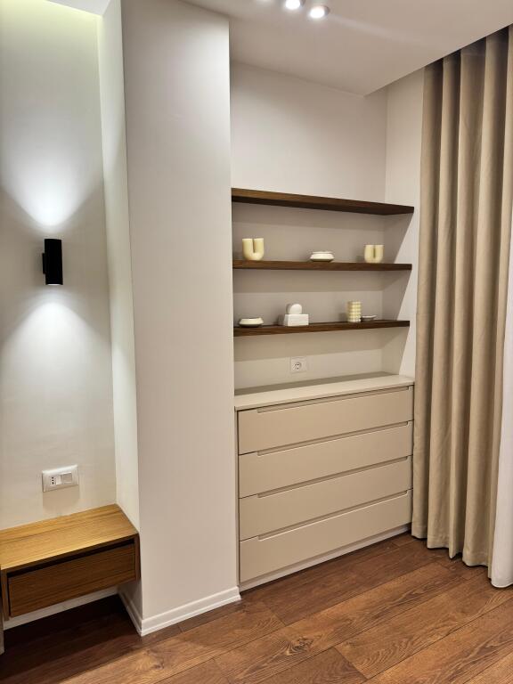 Apartament me qera 1+1+parkim Xhamllik