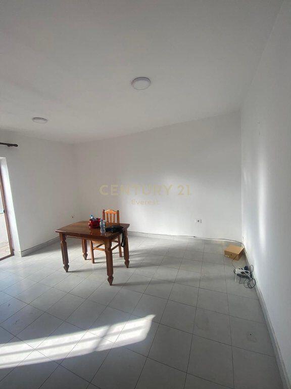 Apartament 1+1 per shitje tek Shkolla e Kuqe