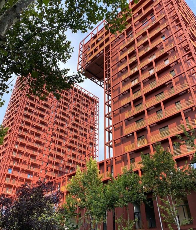 🌆 Jepet me Qira — Zyre/Studio Profesionale në Garden Building, Tirane