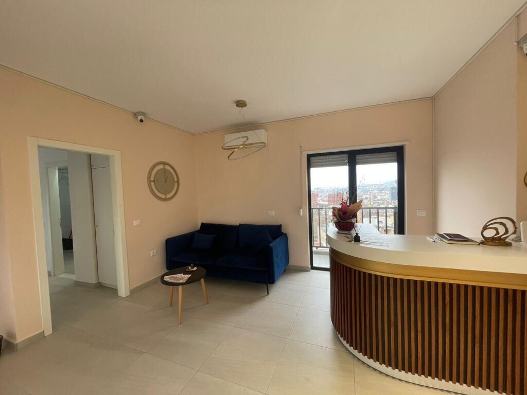 Apartament 3+1 +2 Tualete dhe Verande ne shitje tek Selvia, Prane Viles Gold - Tirane (ID D8143A6)