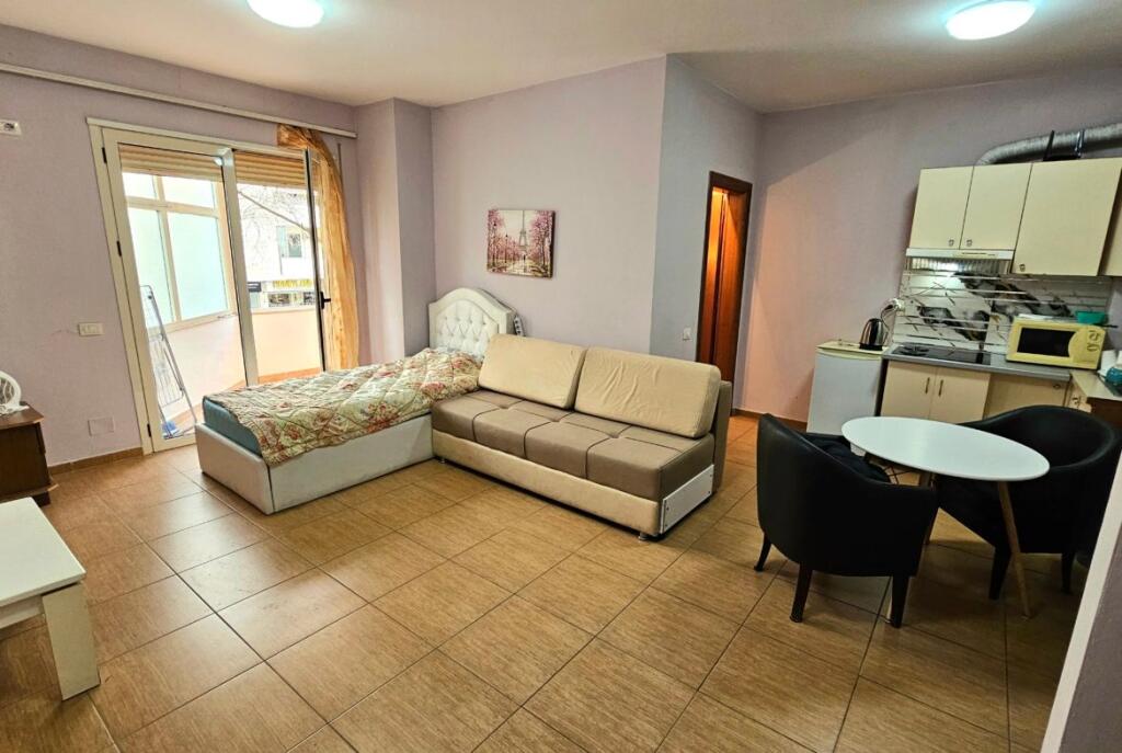 A Vlore, Vicino a Jumbo, Monolocale In Vendita Con Vista Sul Viale!