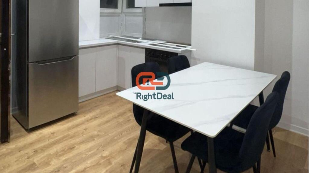 Tek Rruga E Barrikadave ,Jepet Me Qira Garsionere E Bollshme!!