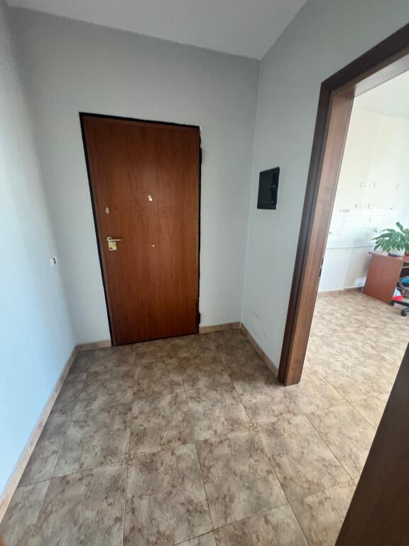 📢 Ofroj me qira apartament për zyrë 2+1 te ish Ekspozita