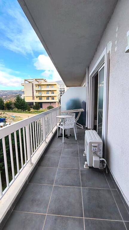 Apartament modern buzë detit pranë Vlorës