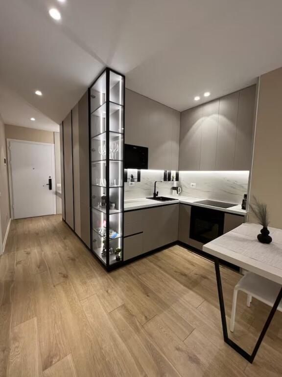 🏢Via Siri Kodra, Complesso “Siri 2” affitta appartamento 1+1, appena arredato 600Euro     