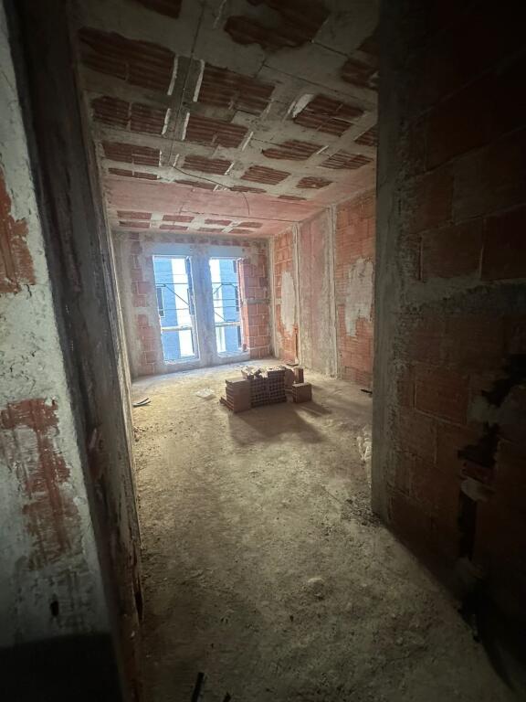 Shitet apartament 2+1