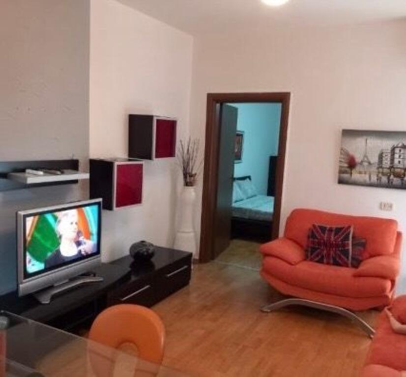 Jepet Me Qera Apartament 1+1+1 Ballkon