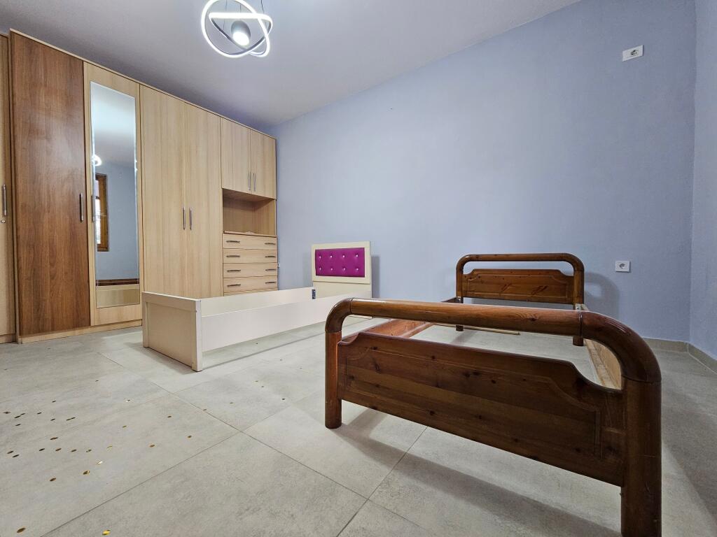 Apartament 1+1 tek Medreseja me post parkimi