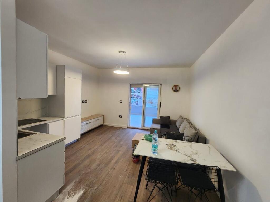 Shitet Apartament 1+1+verande📍Komuna Parisit
