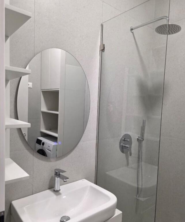 🌟 Jepet me Qira – Apartament 1+1 me Parkim në Ali Demi (Rezidenca Kadiu)