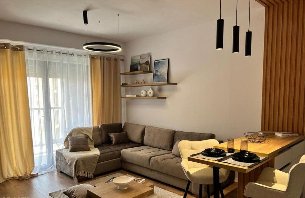Apartament me qera 1+1+post parkimi tek Bulevardi i Ri