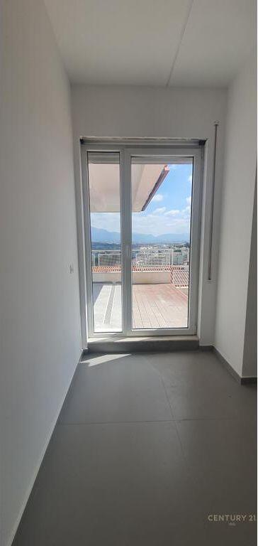 Shitet Vilë Ekskluzive me Pishinë – Rezidenca Kodra e Diellit 1