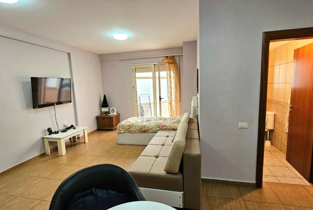 A Vlore, Vicino a Jumbo, Monolocale In Vendita Con Vista Sul Viale!