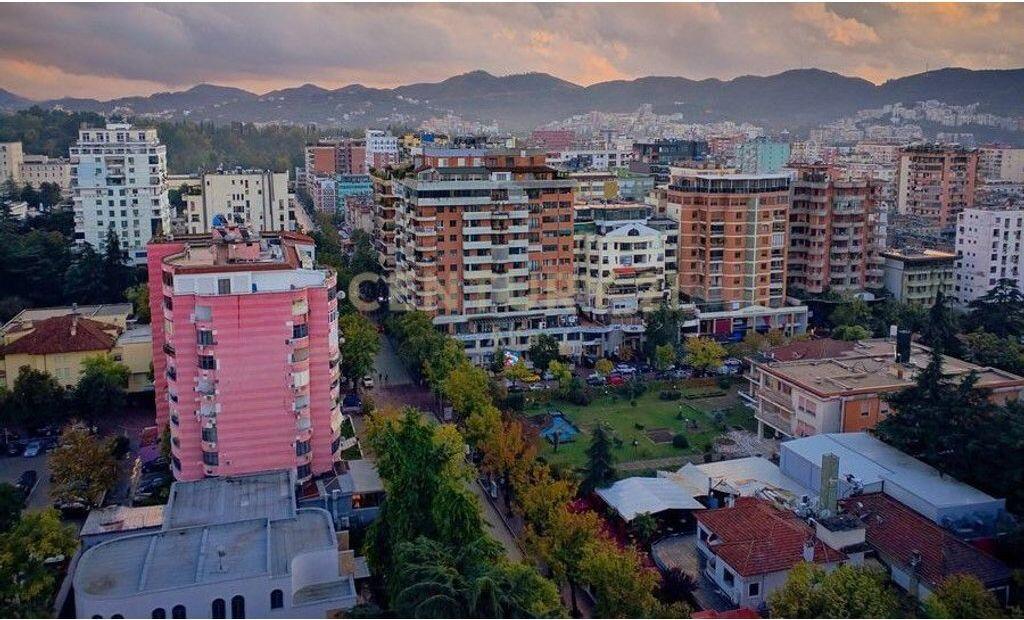 Shop for sale in block!