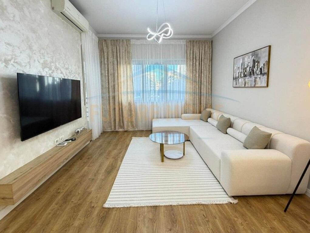 Shitet, Apartament 2+1, Unaza e Re