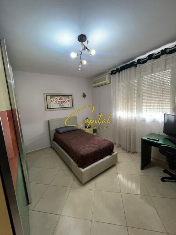 APARTAMENT ME QIRA 3+1+2 21 DHJETORI 60.000 LEKE