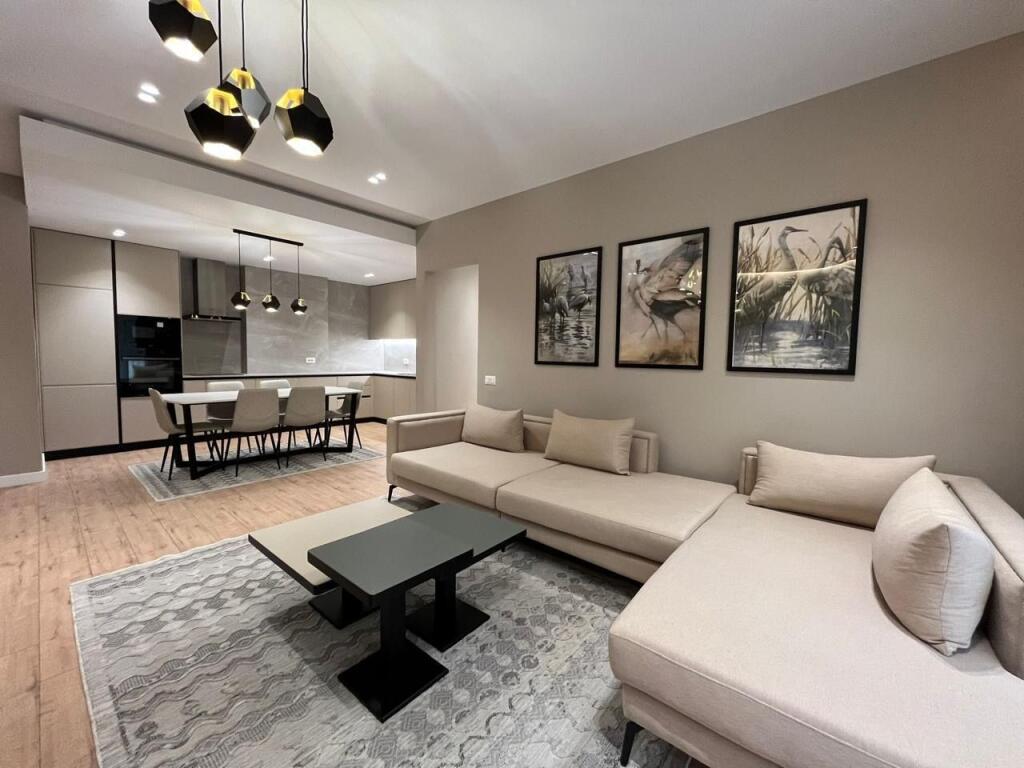 2+1, arredato giardino botanico, prezzo 1000 euro