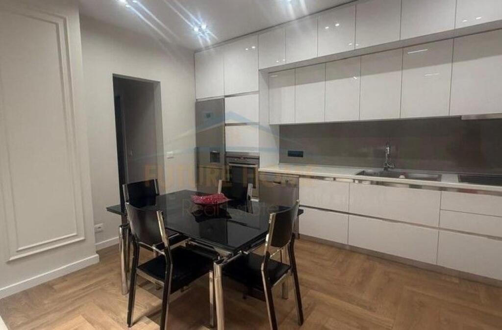 Qira , Apartament 2+1 + Post Parkimi , Pazari i Ri , Tirane